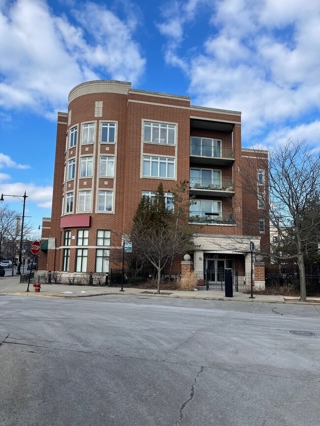 Building Photo - 5036 W Pensacola Ave Unit 401