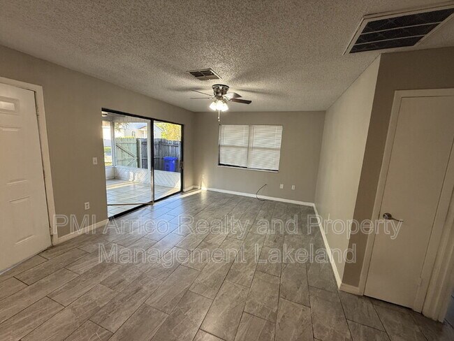 Photo - 321 W Belmar St