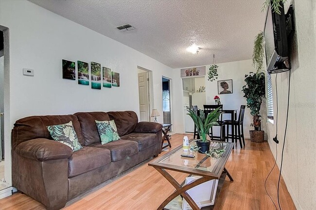 Living Room - 634 W 9th St House