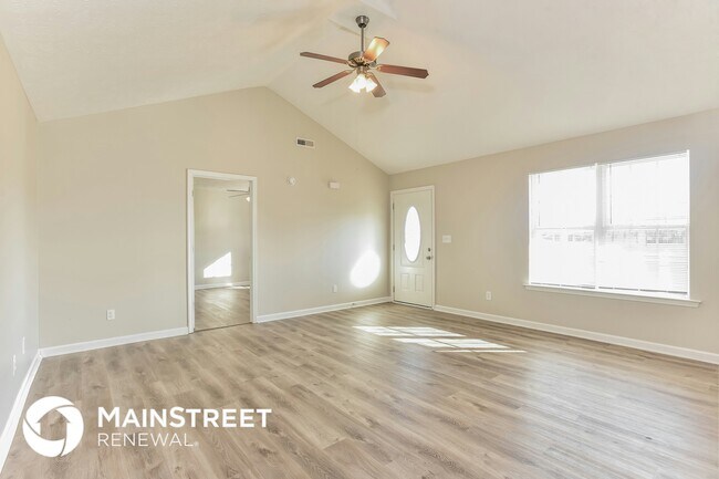 Photo - 220 Highland Oaks Dr