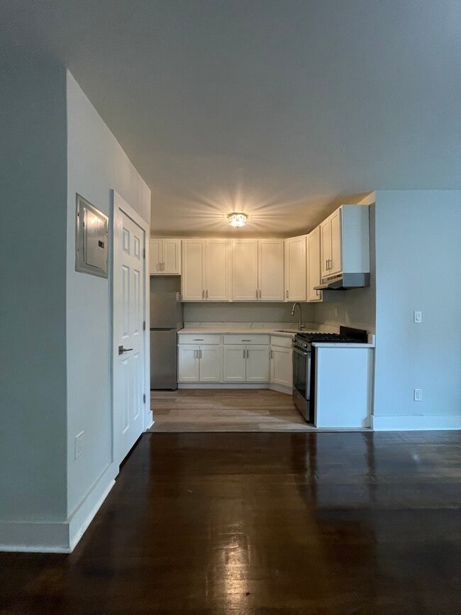 Photo - 2209 Main Street