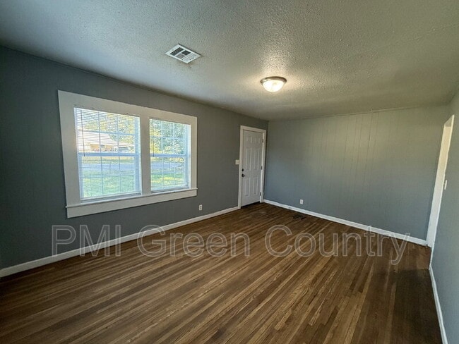 Photo - 2626 W 48th St