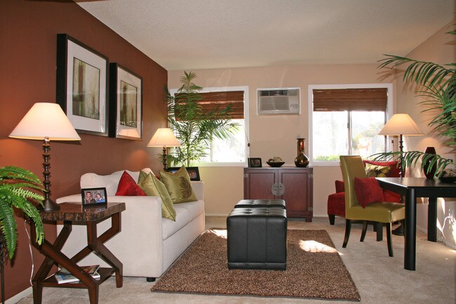Piccadilly Square Apartment Homes For Rent In Fullerton Ca Photo Piccadilly Square Apartment Homes
