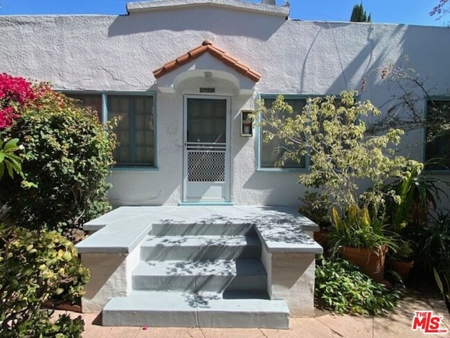 Photo - 1044 N Sweetzer Ave Unidad 1/2
