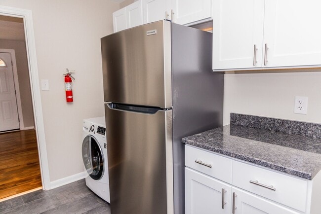 Photo - ONE MONTH FREE-Sign by 2/28/2026: Walk to Carytown & the Fan Unidad 1903-B