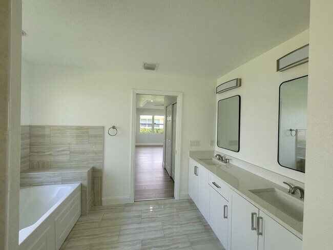 Photo - 1758 N Dovetail Dr