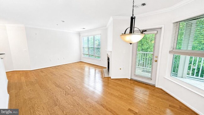 Building Photo - 12913 Alton Square Unit 307