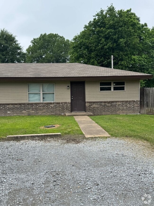 Building Photo - 2 BED / 1 Bath Apartment in Truman.  READY...