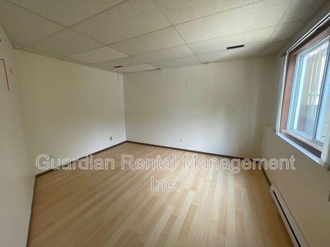 Photo - 460 Dewe Ave Unit A