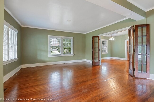 241 W Van Buren Ave
