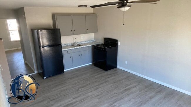 Photo - 1104 W Broadway St