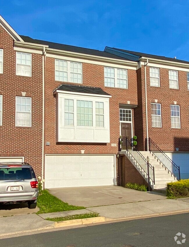 Sun Filled Brick Front - 810 Revelstore Ter NE Rental