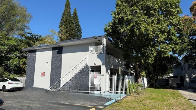 Building Photo - 42 SW 14th St Unit 203