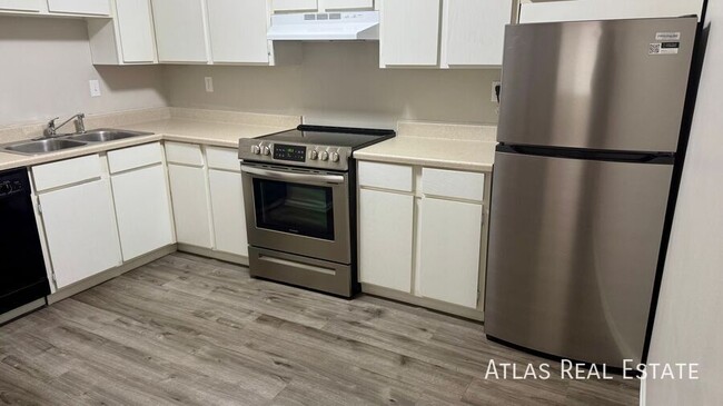 Newly Remodeled 2 bed 1 bath unit for rent! - Newly Remodeled 2 bed 1 bath unit for rent! Apartment Unit 3