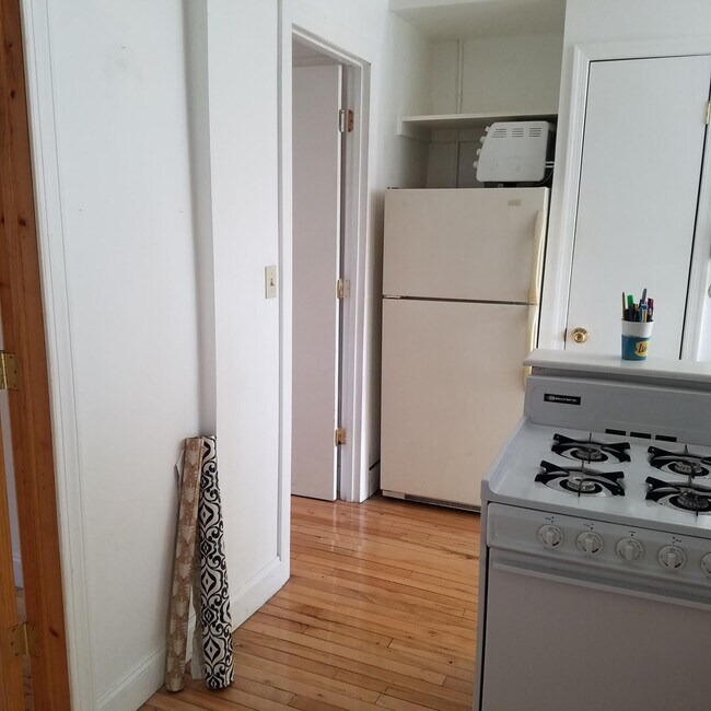 Photo - 1930 Bainbridge St Unit 3rd Floor