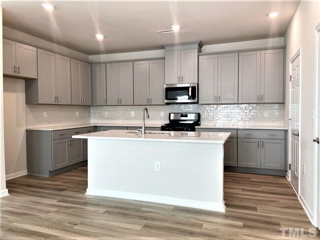 Photo - 4 Bedroom Sinele Family Detached Home for ...