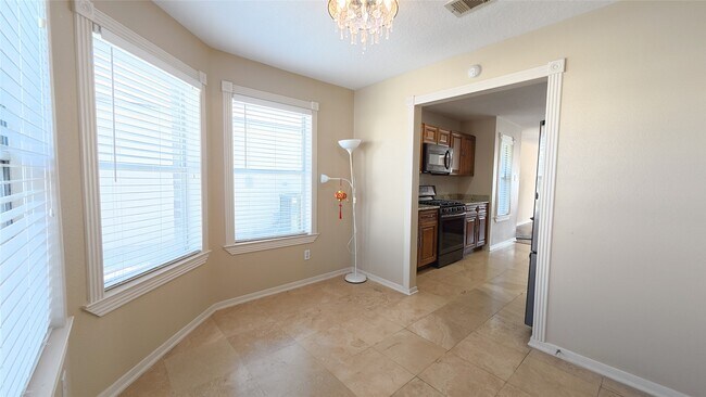 Photo - 2843 Oakland Brook St