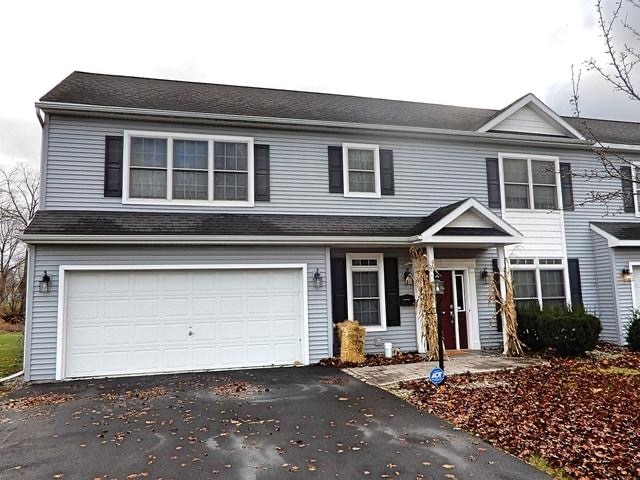 3 Bed/2.5 Bath Spacious Townhome - 16 Simmons Ave