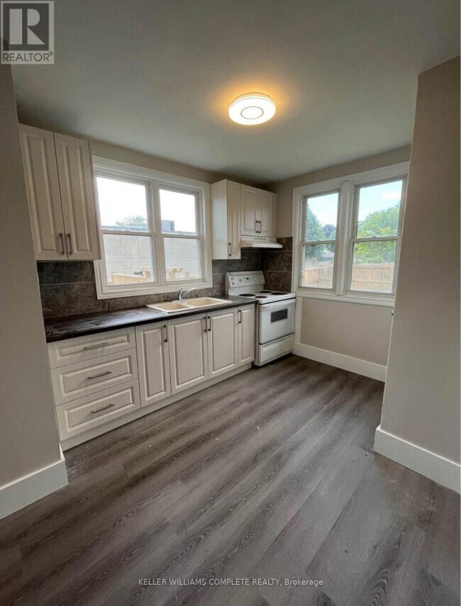 Photo - 6083 Dunn St