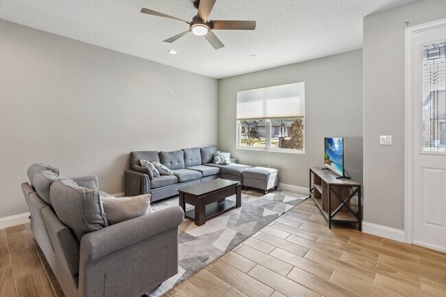 Photo - 6592 Taxiway Cir