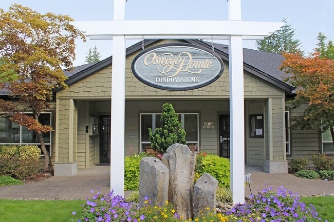 Building Photo - 5064 Foothills Dr Unit G