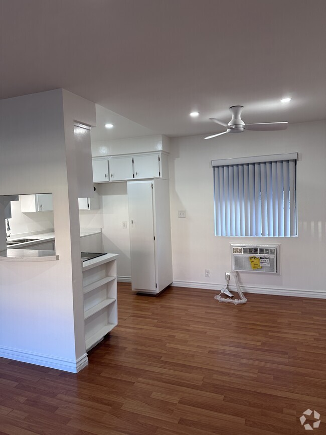 Building Photo - 11130 Huston St Unit 6 Rental