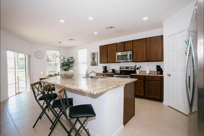 Photo - 957 Suffolk Pl