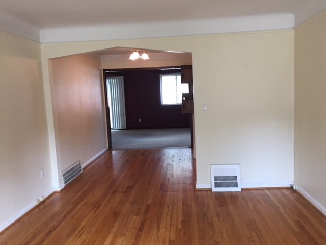 Building Photo - 1509 E 4th St Rental