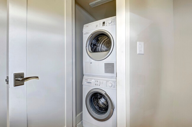 washer/ dryer - 1910 Kalorama Rd NW Unit 3