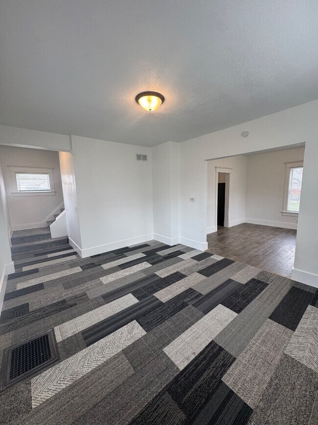 Photo - 1420 Okema St