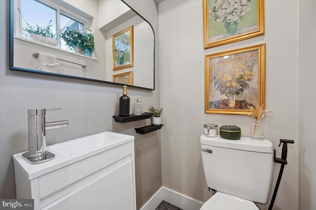 Photo - 1233 N Hollywood St