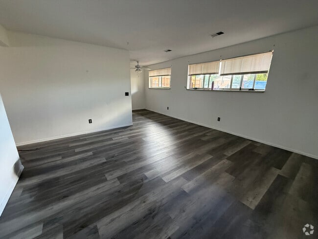 Building Photo - 211 S Brentwood St Rental