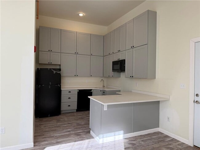 Building Photo - 327 Pine St Unit 1034