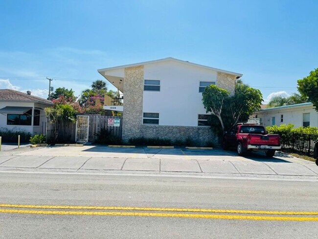 1609 S Federal Hwy Lake Worth, FL 33460