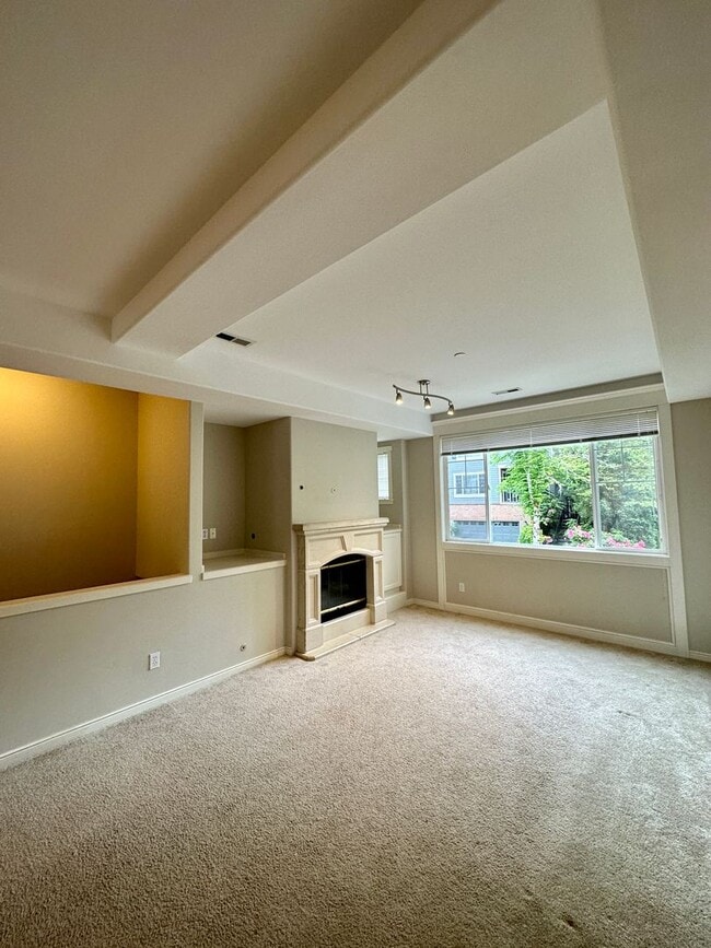 Photo - 2Bd/2.5Ba Issaquah Townhouse