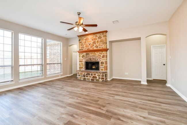 Photo - 2813 Independence Dr