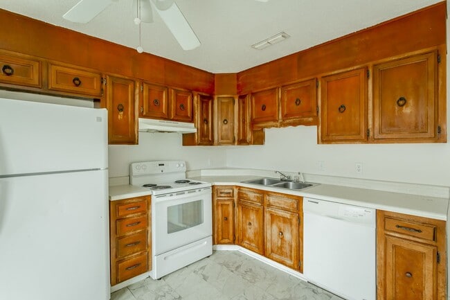 Building Photo - 5770-5772 Taggart Dr Unit 5772