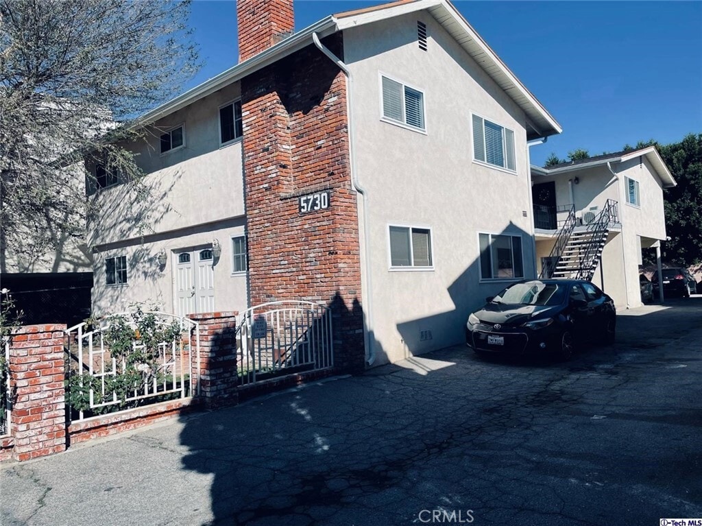 Photo - 5730 Laurel Canyon Blvd Unidad 3-3 Rental