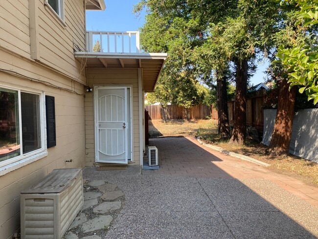 Front door & back yard - 1842 Lynwood Dr Unit 1842 Lynwood Dr. Apt A
