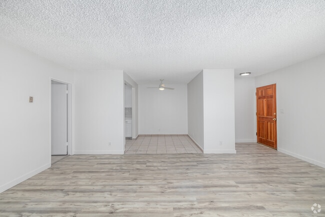 1BR, 1BA - 900SF - Living Room