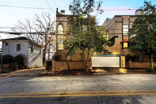 Photo - 201 5th St NE