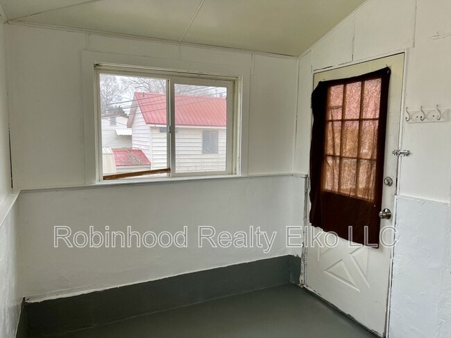 Photo - 647 Cedar St