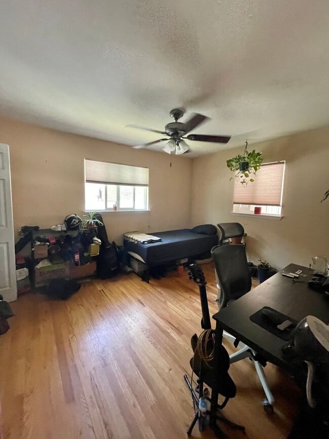 Building Photo - 6 Bed/3 Bath Home in Table Mesa