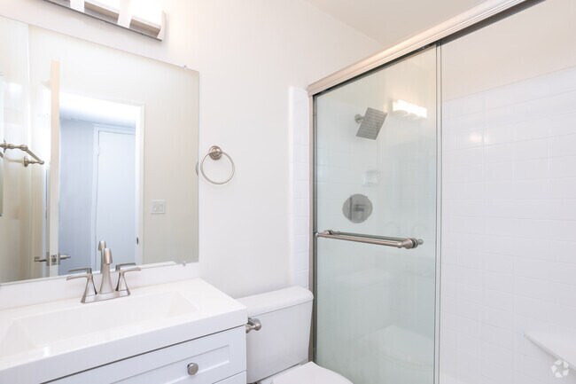 2BR, 2BA - 1050sqft