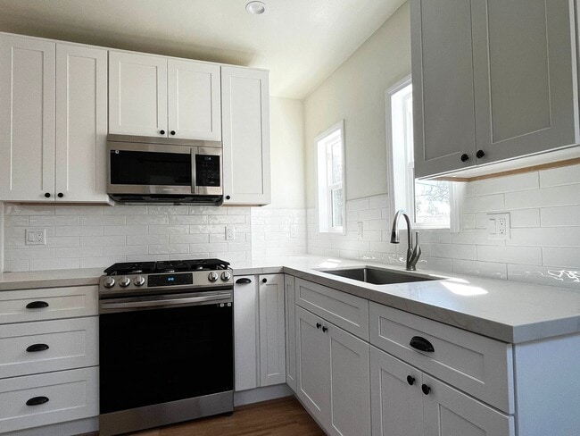 Photo - 584-588 Cypress Unidad 588