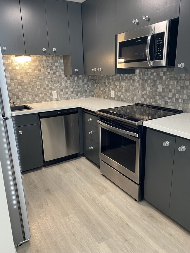 Photo - 2020 Albatross St Unit 3