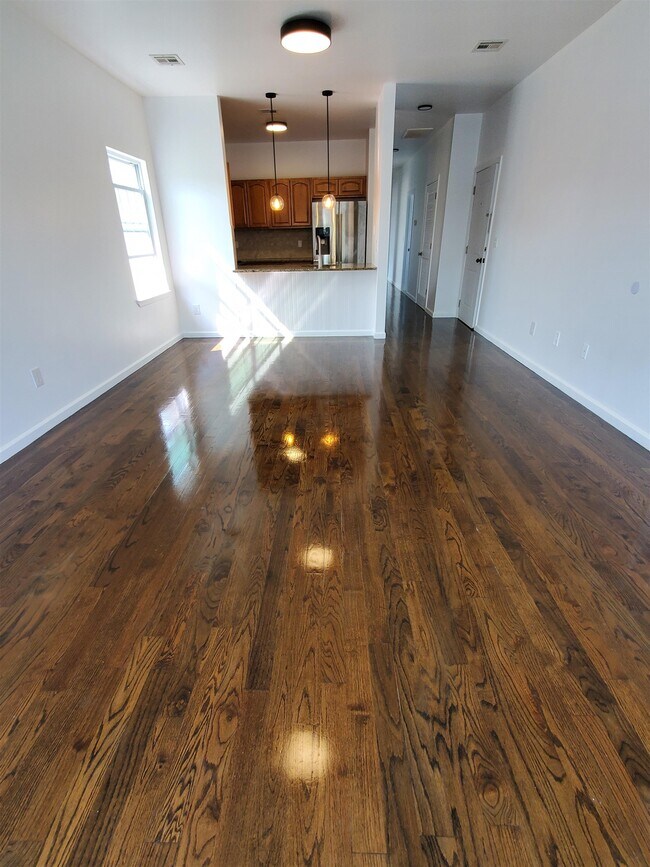 Photo - 107 W 2nd St