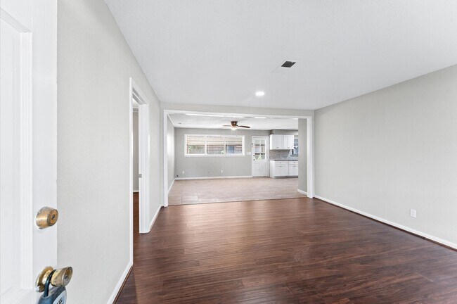 Photo - 314 Empress Dr