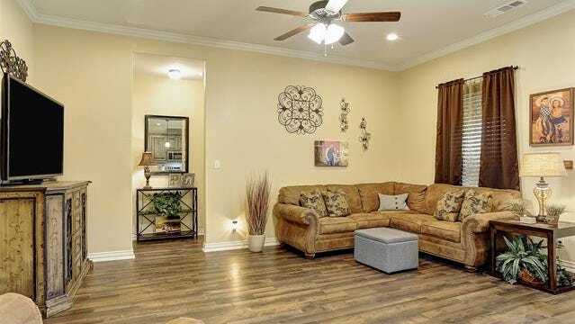 Photo - 102 Prairie Grass Dr