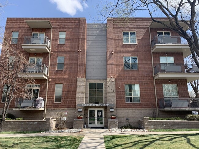 Building Photo - 1700 Emerson St Unit 306